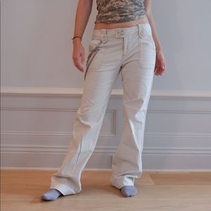 Low-rise white pants with flare bottoms